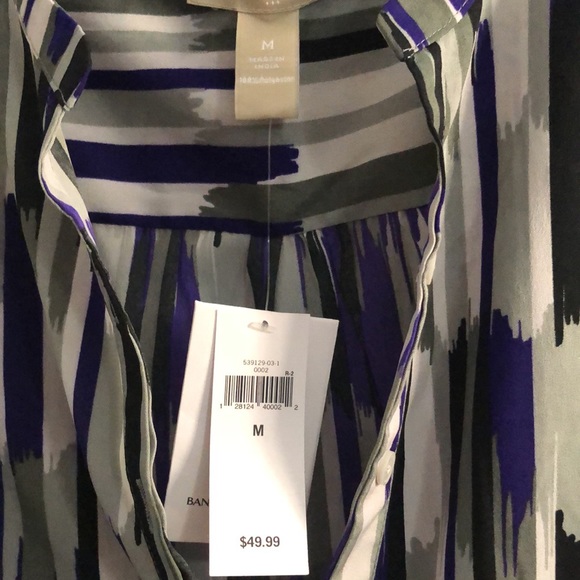 Banana Republic. New with out tags, sleeveless button-down top.  Size Medium. - Picture 3 of 16